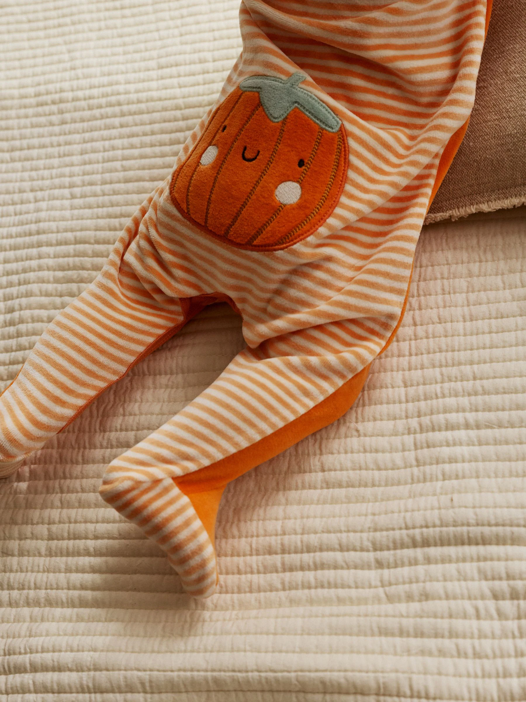 Oranje - Halloween velours babyrompertje met pompoenprint (0mnd-2jr)