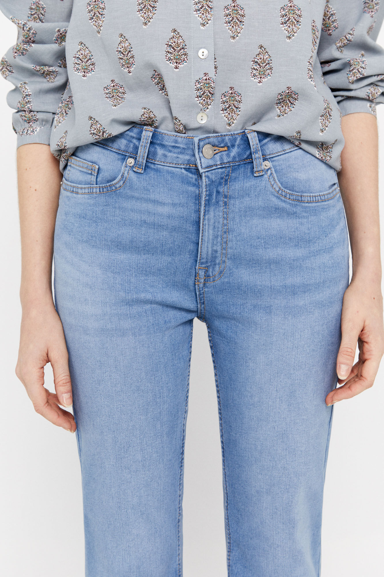 Calça jeans flare ajustada - Azul escuro