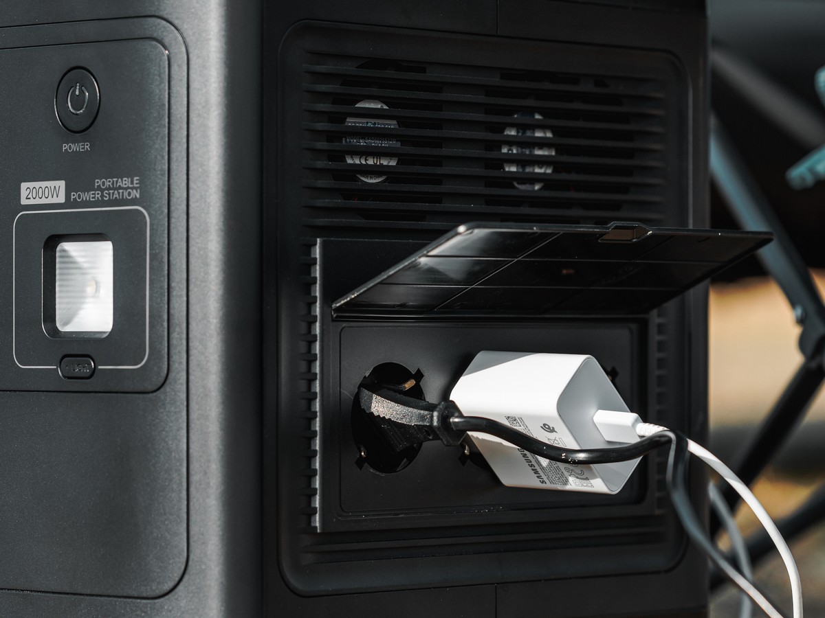 EveBase Move 2000 Portable Power Station