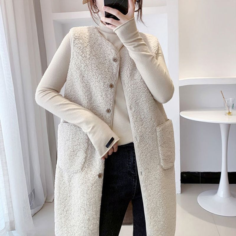 Everose - Vest met knoopjes van imitatiebont