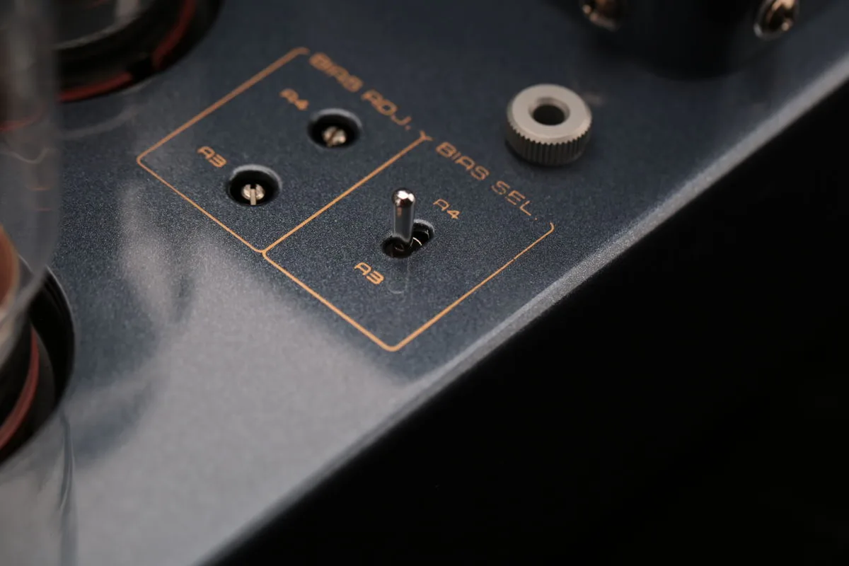 Cayin CS-55A KT88 Silver Amplis à tubes