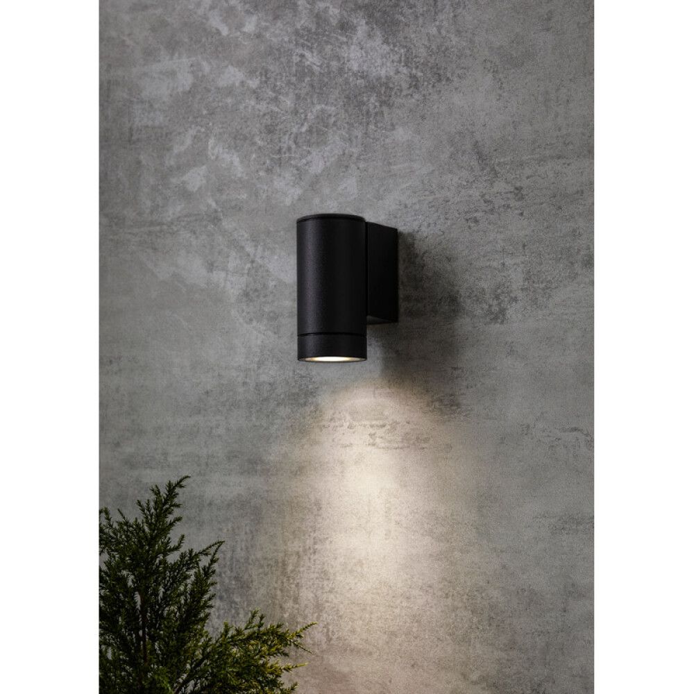 VEGGLAMPE MARKSLÖJD PIPE 1 SVART