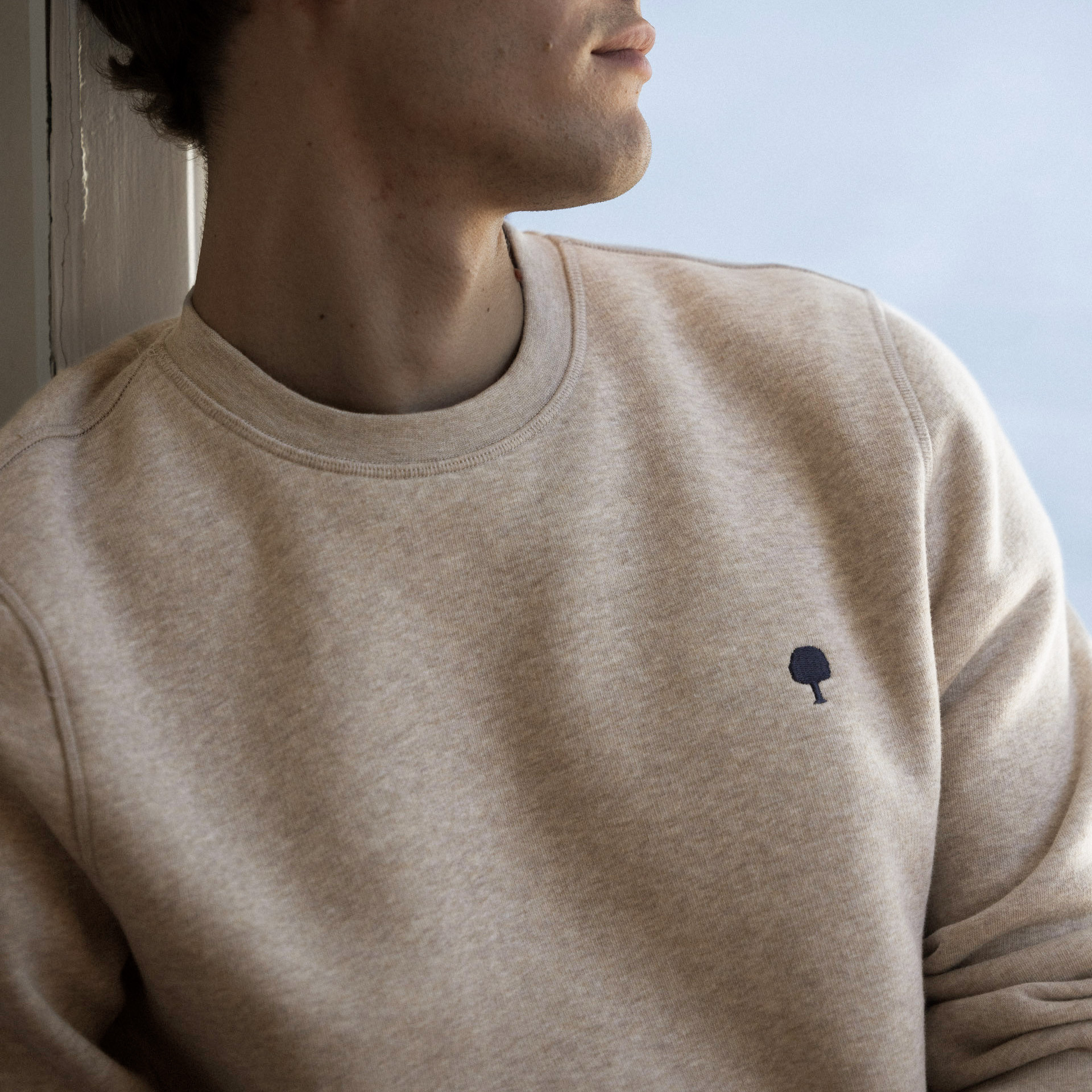 Sweat beige chiné broderie arbre coton et coton recyclé - modèle donzy