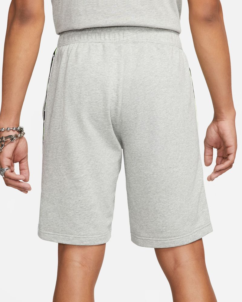 Short Nike Repeat Gris pour homme
