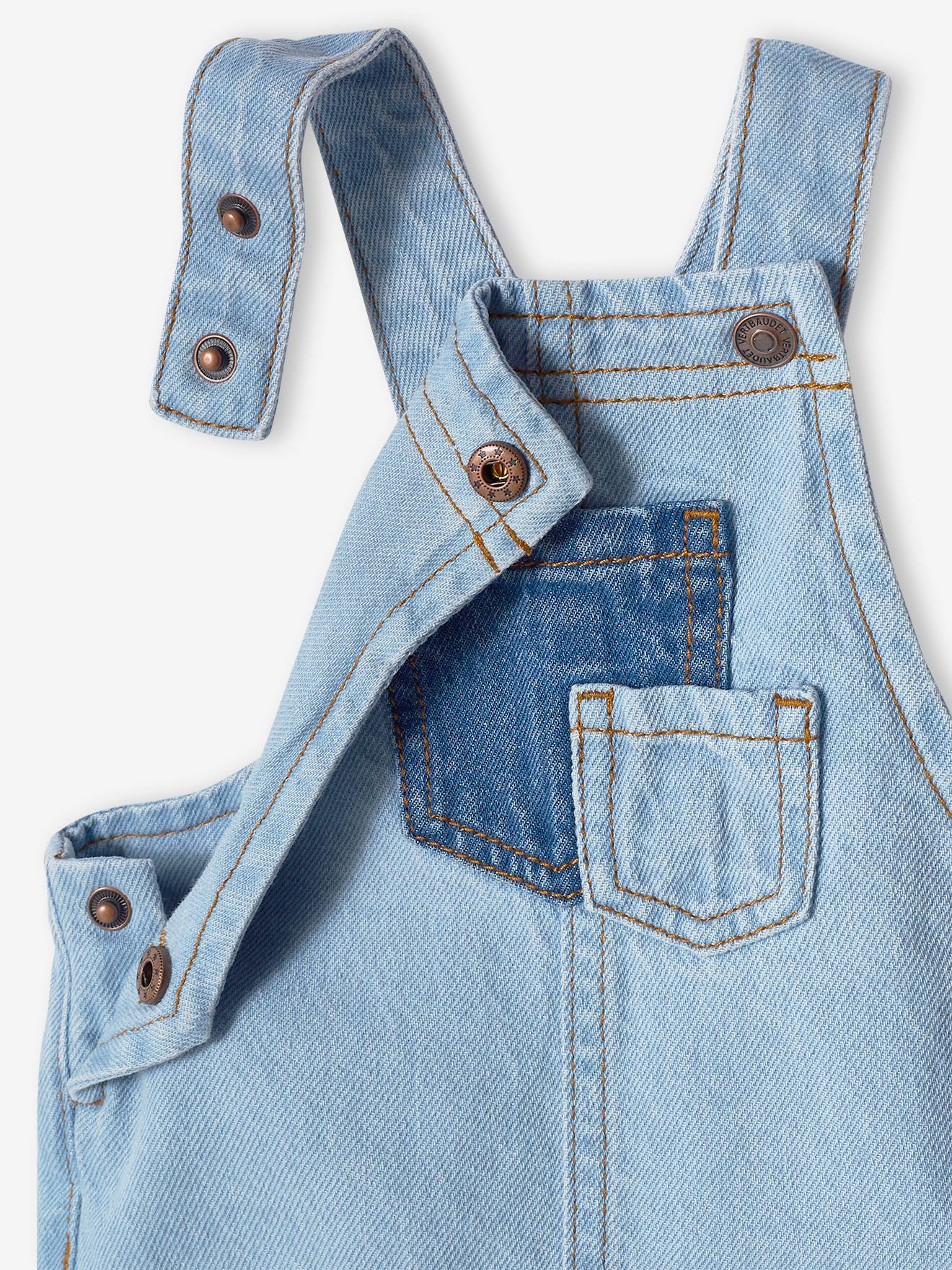 Jardineira jeans com bolsos contrastantes para bebê, jeans desbotado