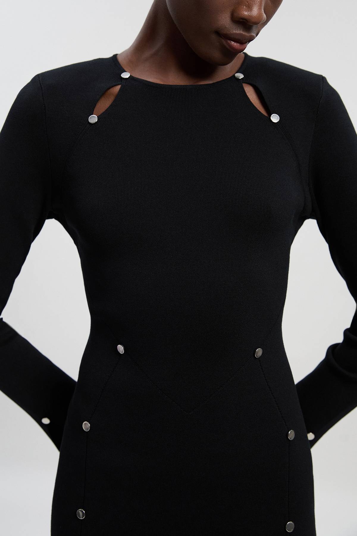 KarenMillen Robe Mini Tricotée Grande Taille Mélange Viscose Détail Cloutés Décolleté Goutte