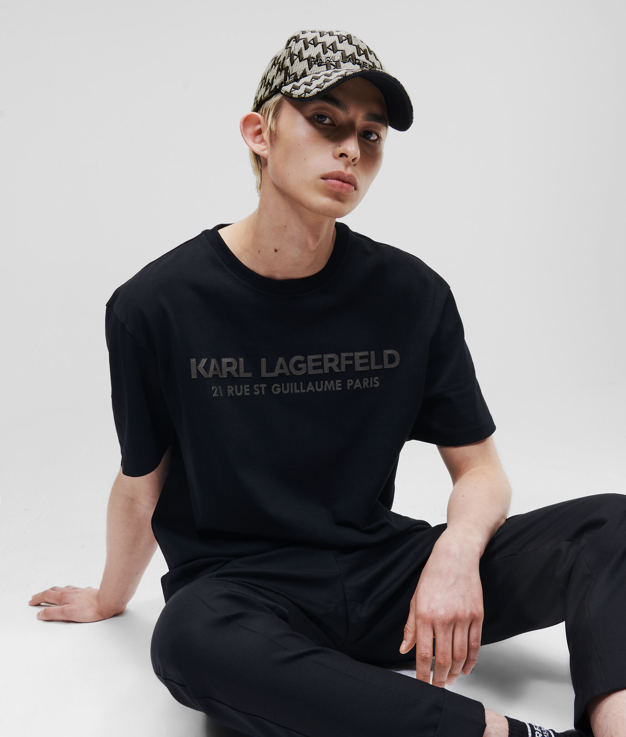 T-SHIRT EN SIMILI-CUIR AVEC LOGO KARL