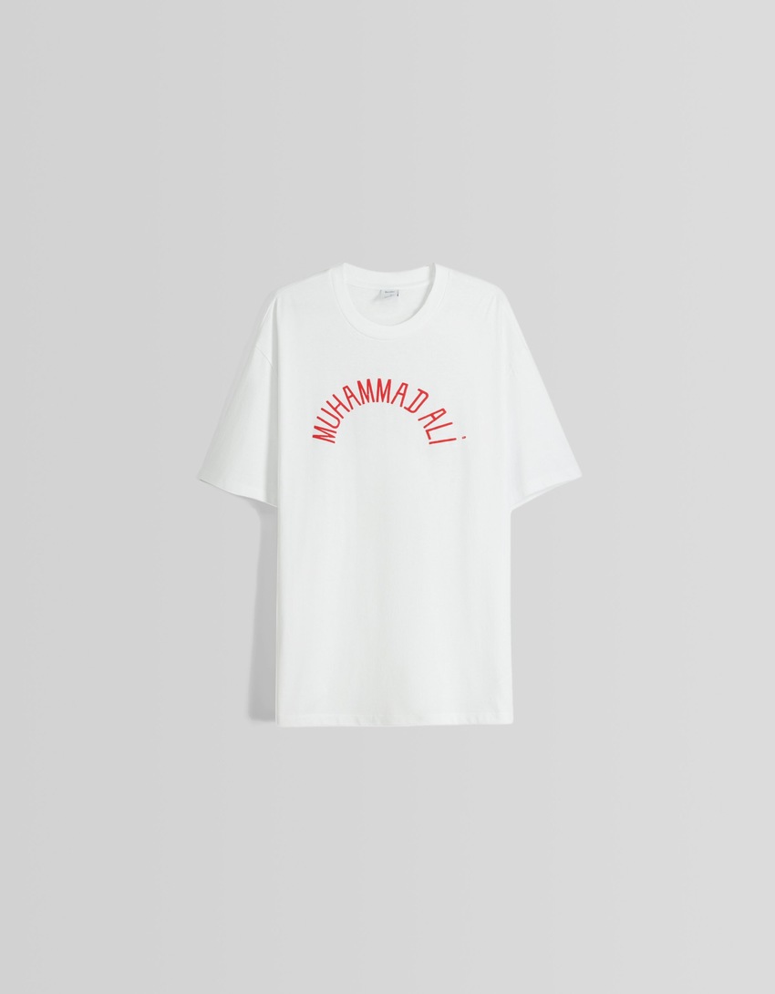 Camiseta de manga curta com estampa de Muhammad Ali e modelagem quadrada.