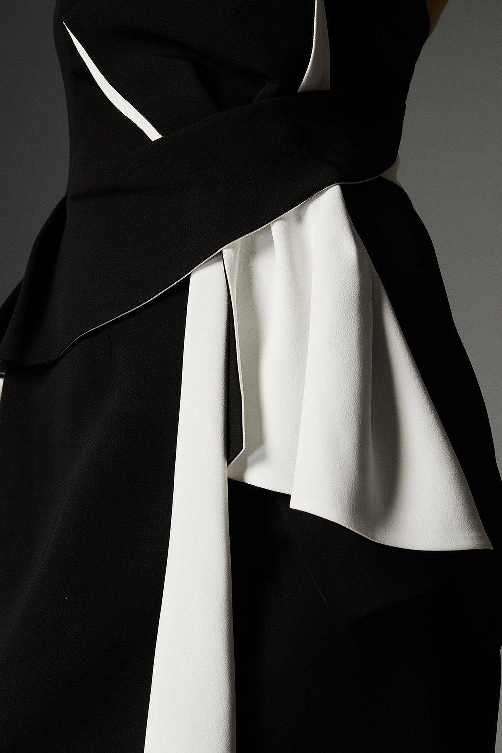 KarenMillen Collection Archive - Robe midi en crépon à bandeau avec un petit détail de nœud