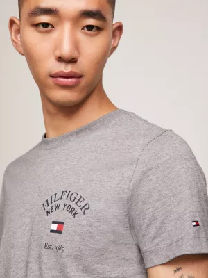 Camiseta Varsity com Logo Arqueado e Corte Slim