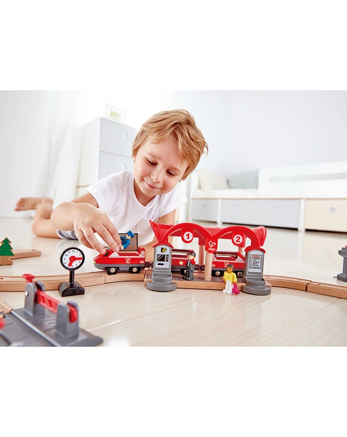 Eisenbahn-Set  VERKEHRSREICHE STADT 51-teilig aus Holz