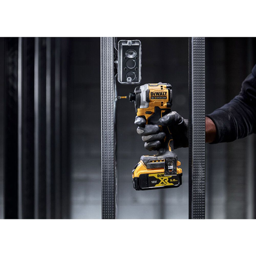 SLAGSKRUTREKKER DEWALT DCF850N-XJ 18V UTEN BATTERI