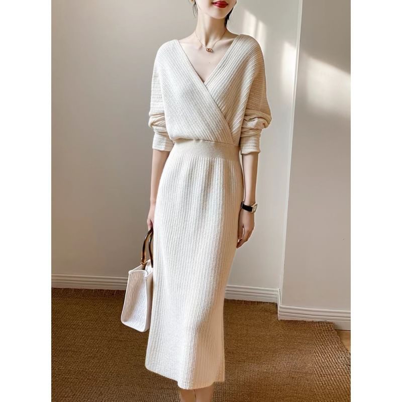 Whychunga - Lange mouwen V-hals effen geribbelde open rug midi-jurk met kokermodel