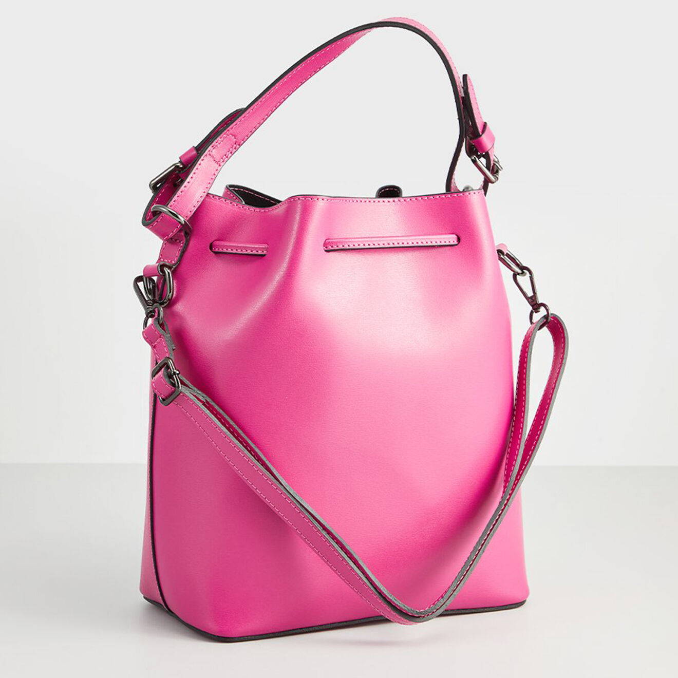 Maison Héritage Sac seau en Cuir Jila Box fushia - 26x13x29 cm