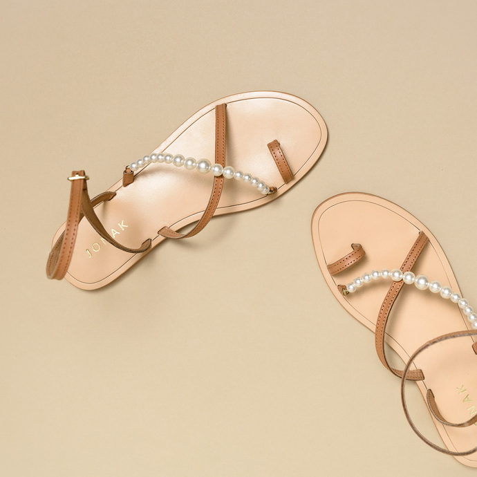 Sandales à brides et perles  en cuir camel