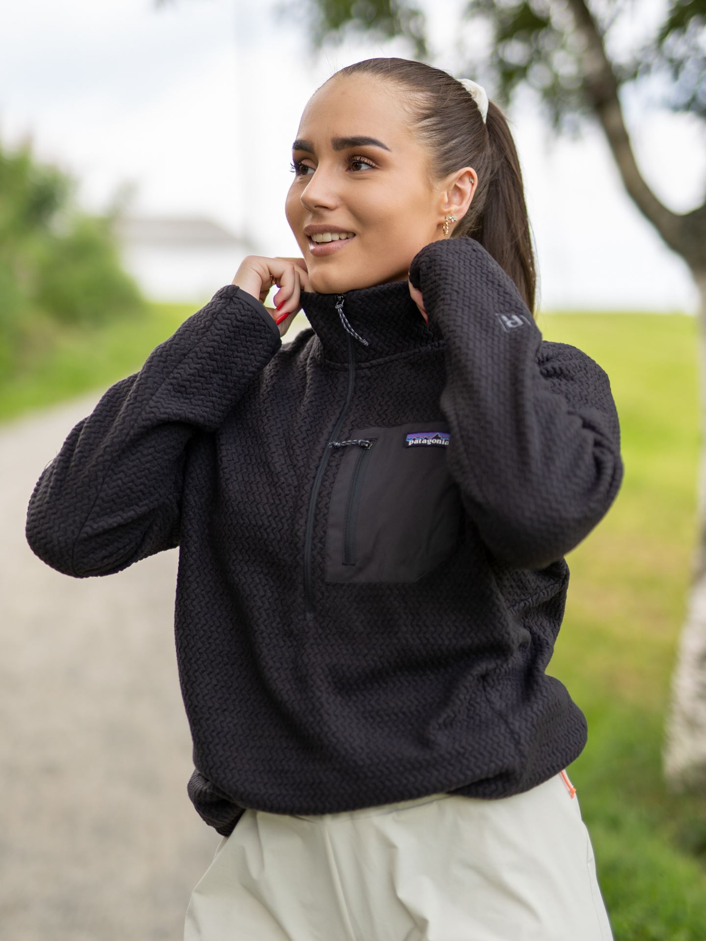 R1 Air Zip Neck