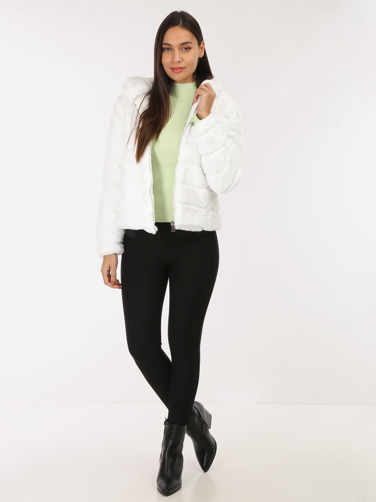 Manteau court à fausse fourrure et capuche- Blanc