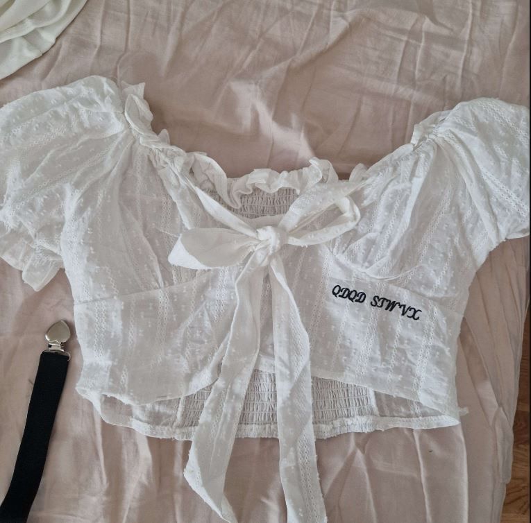 Shopherd - Blouse met pofmouwen, vierkante hals, effen kant en strik / Mini-dungareejurk