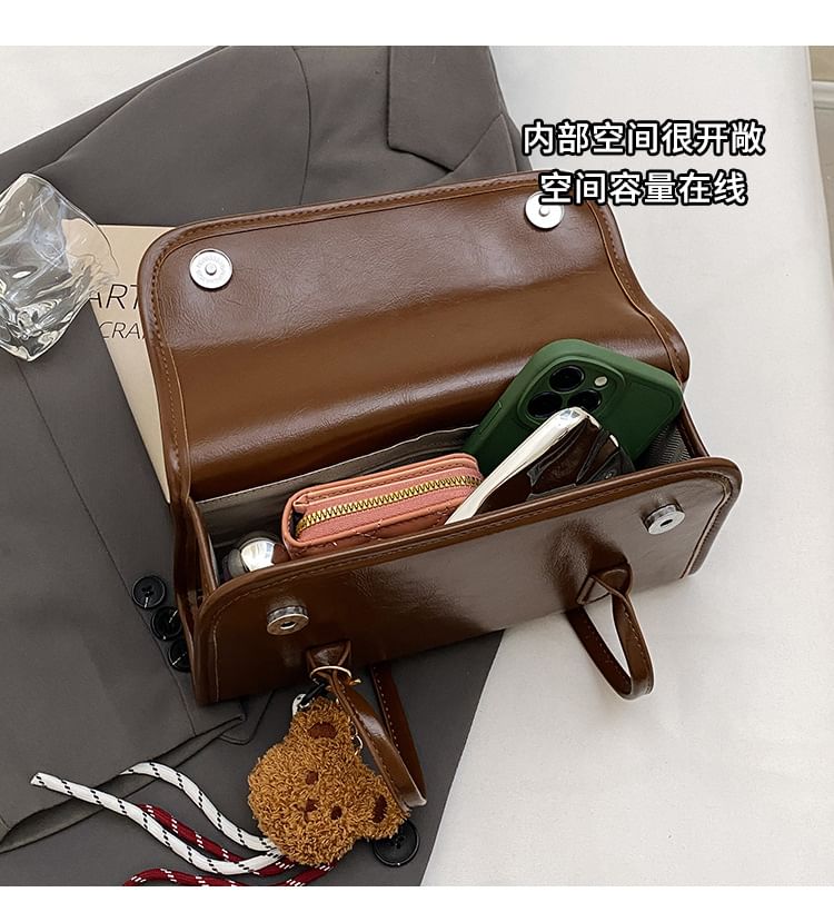 FAYLE - Set: Effen imitatieleren flaptas + tasbedel
