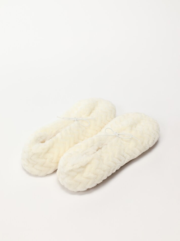 Chinelo peludo - Cru