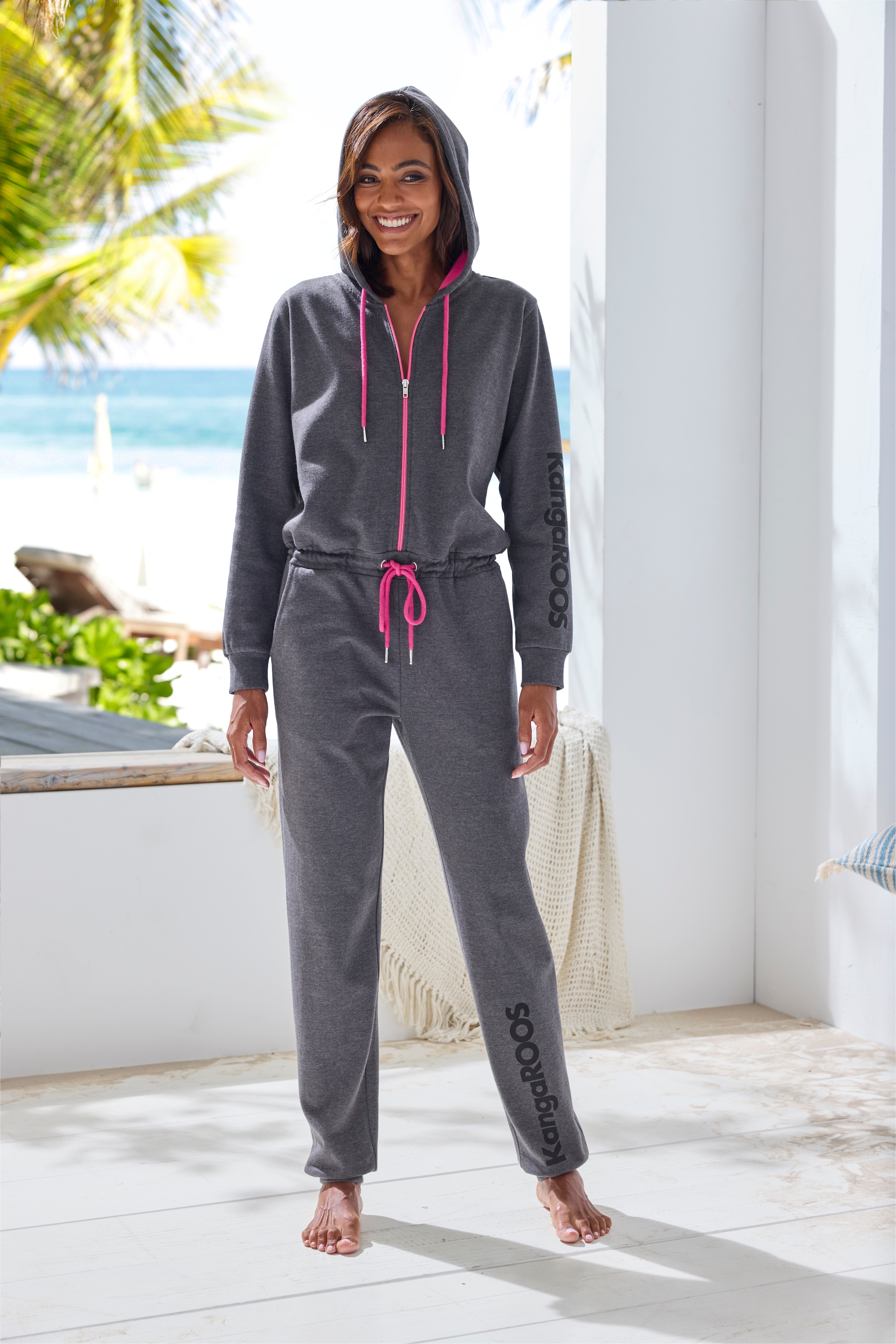 KangaROOS Jumpsuit , mit Logoprint am Bein