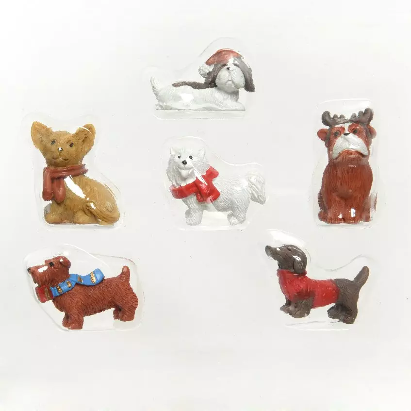 Figurines chiens de noël pour village