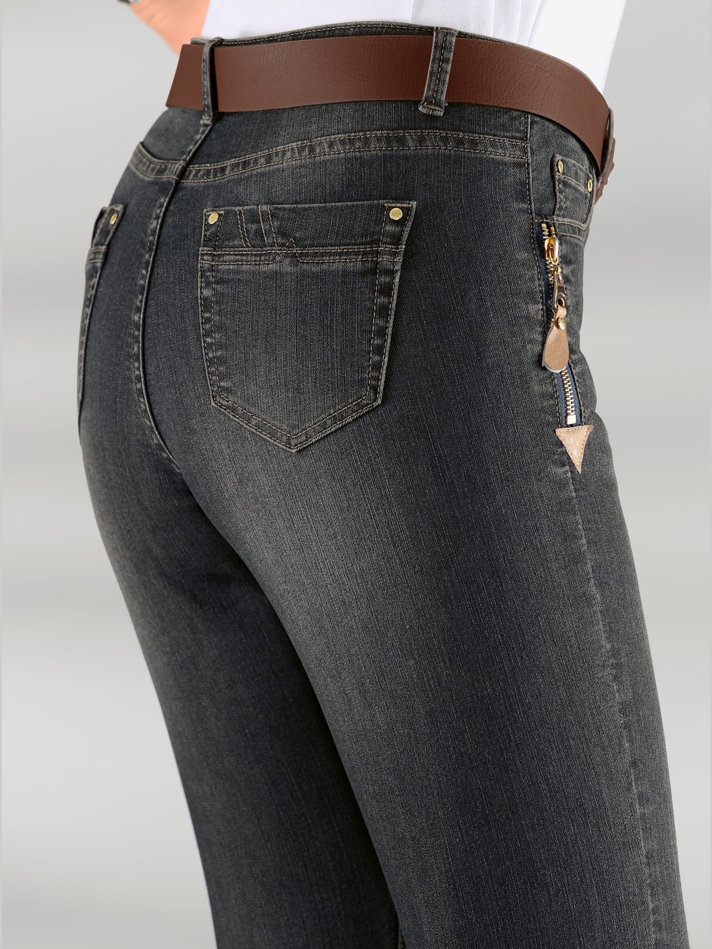 Jean avec poches originales en qualité extensible