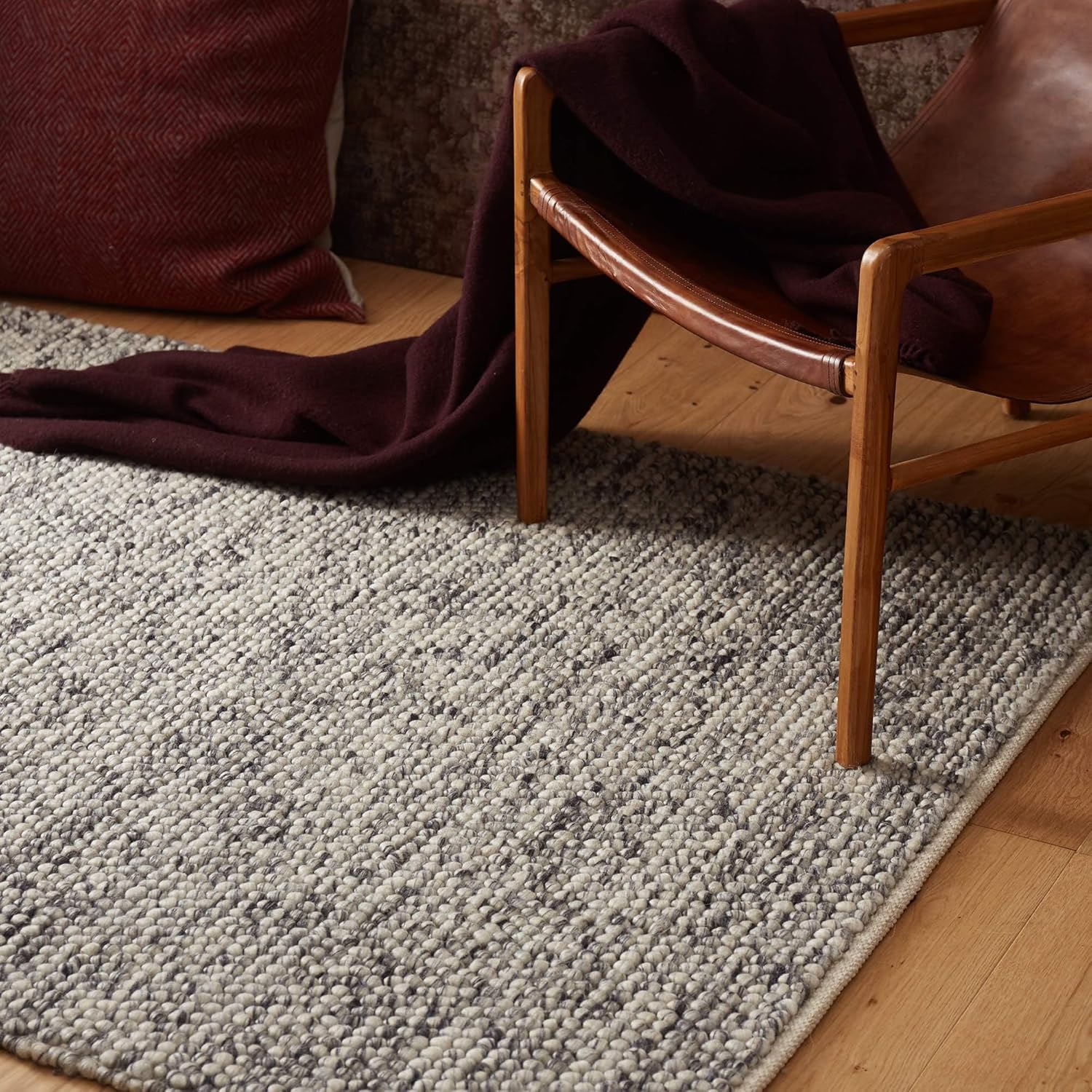URBANARA Woll-Teppich Ravi 200x300 cm, Eierschale-Grau - Handgewebt, Skandinavisches Landhaus Design mit grober Struktur, Wohnzimmer Esszimmer Schlafzimmer, 70% Schurwolle