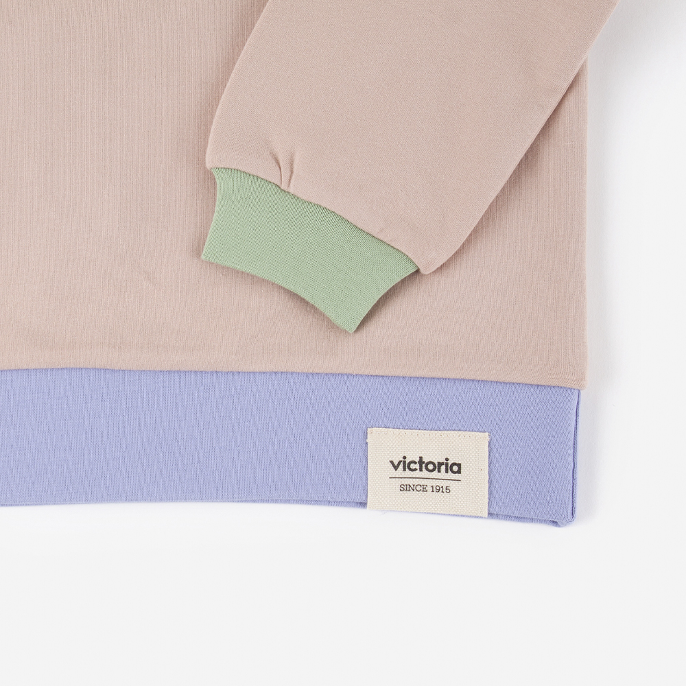 Moletom V. Things Fleece com combinação de cores e forro interno de lã.