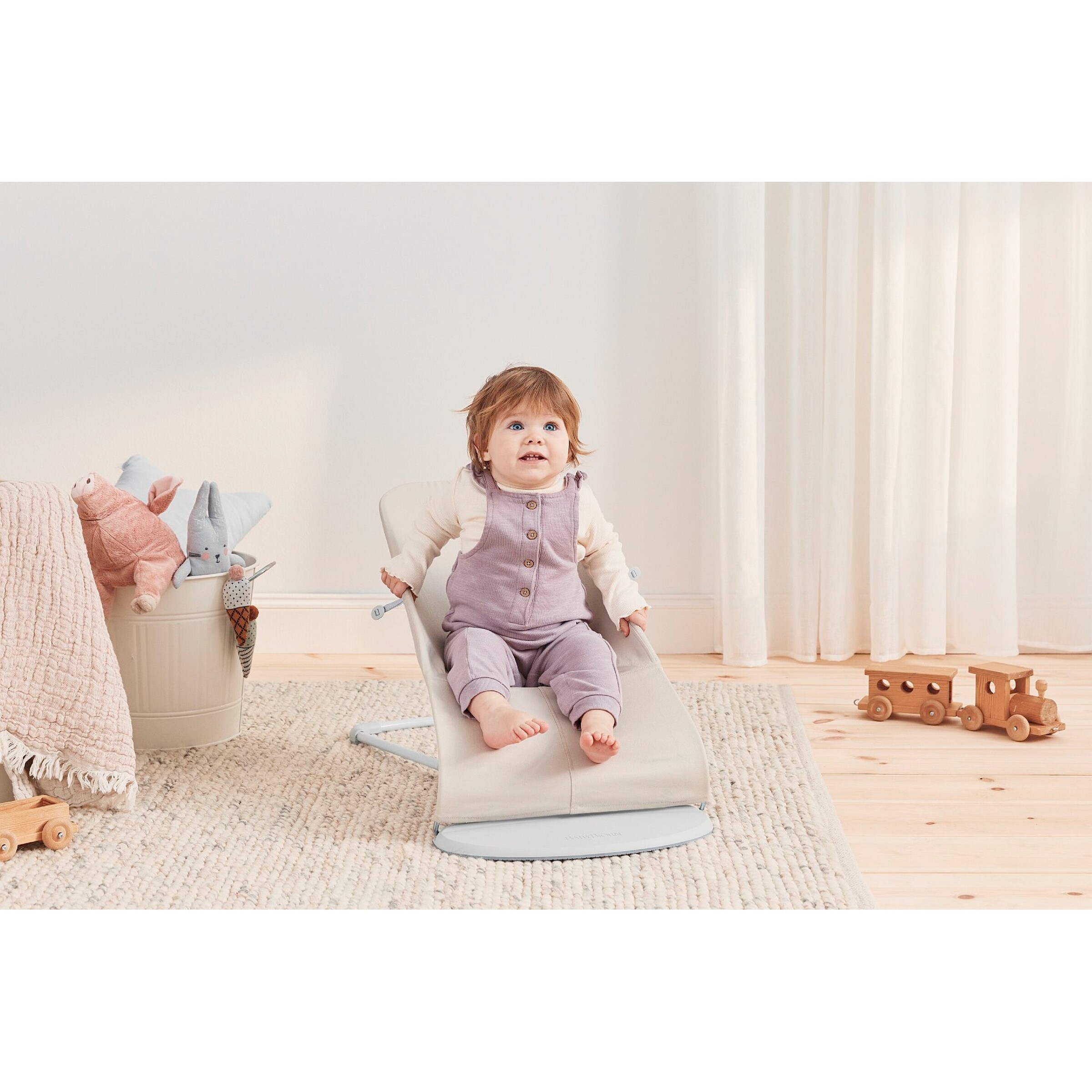 BabyBjörn Bundle Babywippe Bliss 3D Jersey inklusive Spielbogen beige / pastell
