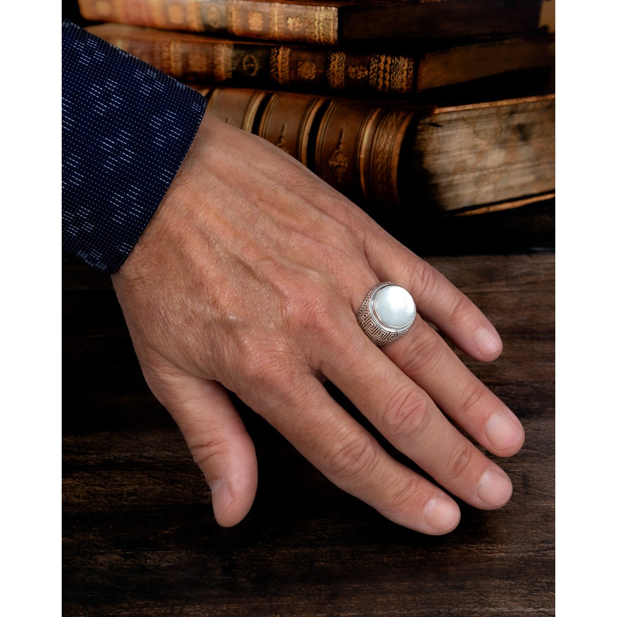 Bague Chevalière Homme en Argent Vieilli et Pierre Blanche | Présent Tendance pour Lui | Aden