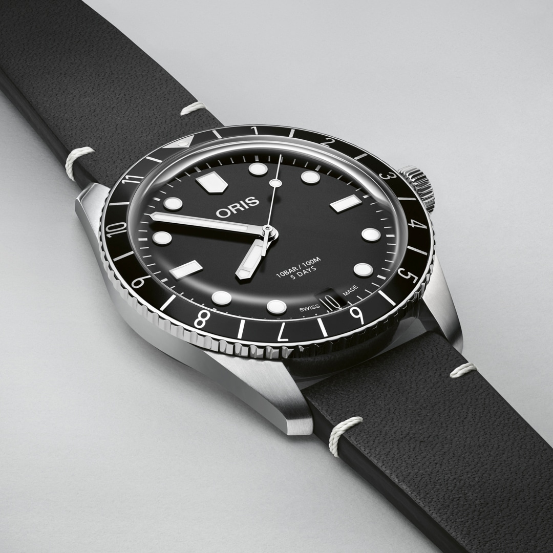 Oris Divers Sixty-Five 12H Calibre 400 auf Lederband