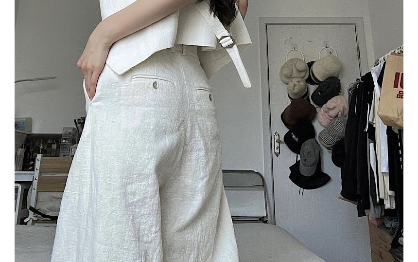 Flowerisque - Vest met knoopjes / T-shirt met korte mouwen / Broek met hoge taille en wijde pijpen
