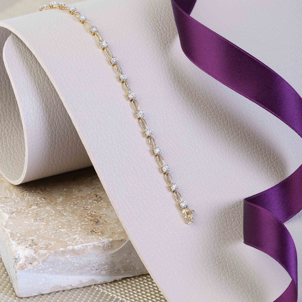 14 Karaat geelgouden armband met diamant 0,30ct