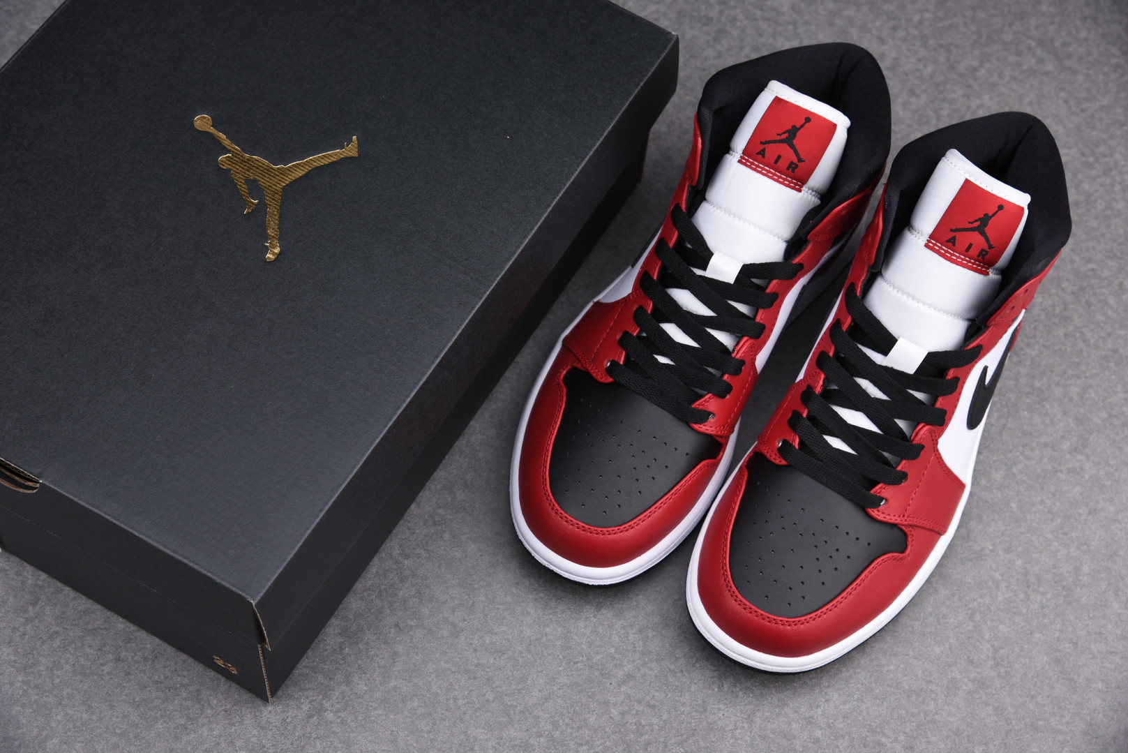 Jordan 1 Mid Chicago Toe