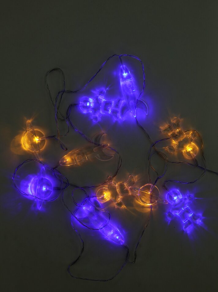 Cordão de luzes LED com 10 figuras espaciais - Verde