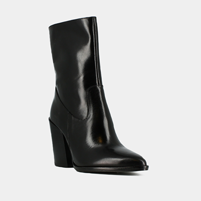 Bottines à talons et bouts pointus  en cuir noir