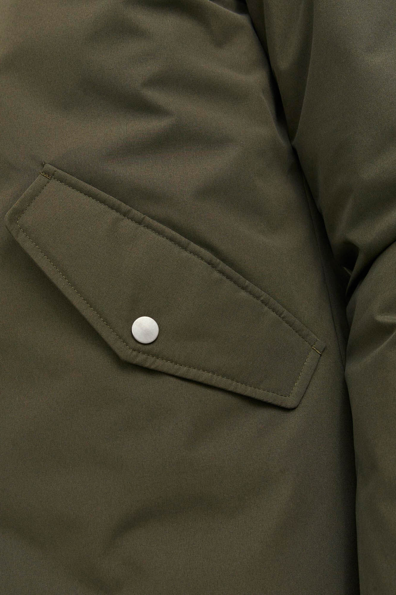 Parka com capuz ajustável