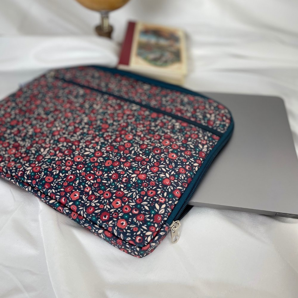 Pochette Ordinateur 15 Pouces Camelias Rubis