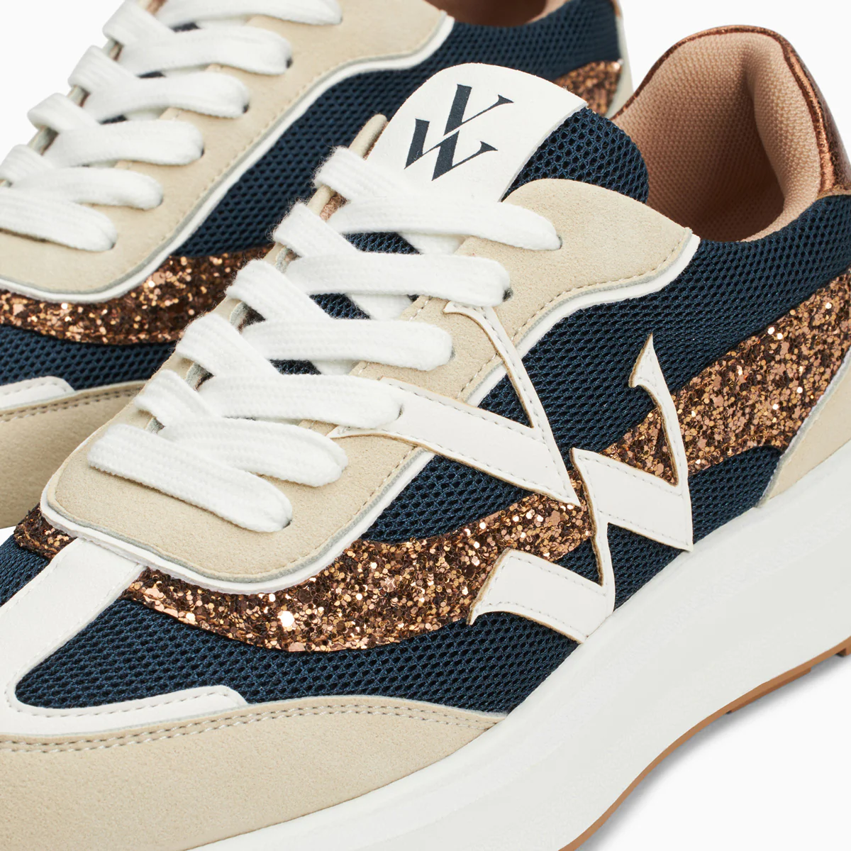 Sneakers-Baskets monogramme Inès marine et bronze à semelle oversize