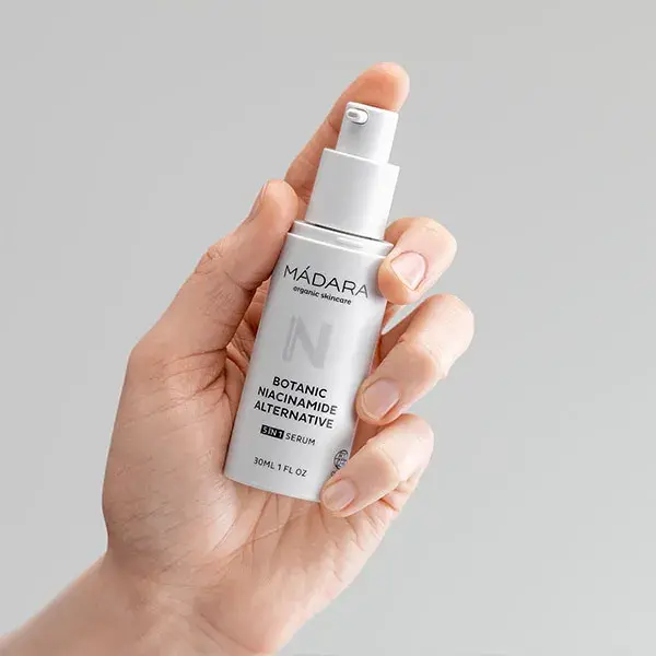 Sérum Botânico Alternativo 5 em 1 com Niacinamida da Madara Cosmetics, 30ml