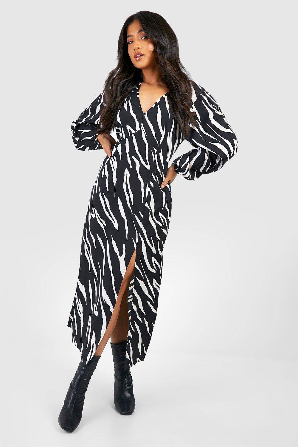 boohoo Petite - Robe longue à manches longues et imprimé animal