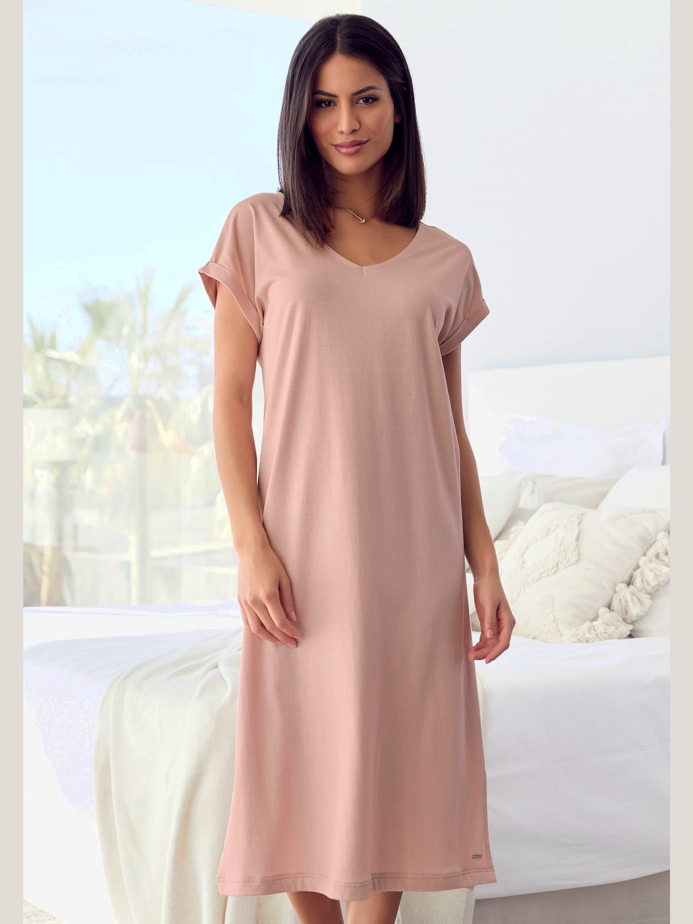 Élégante chemise de nuit longueur midi