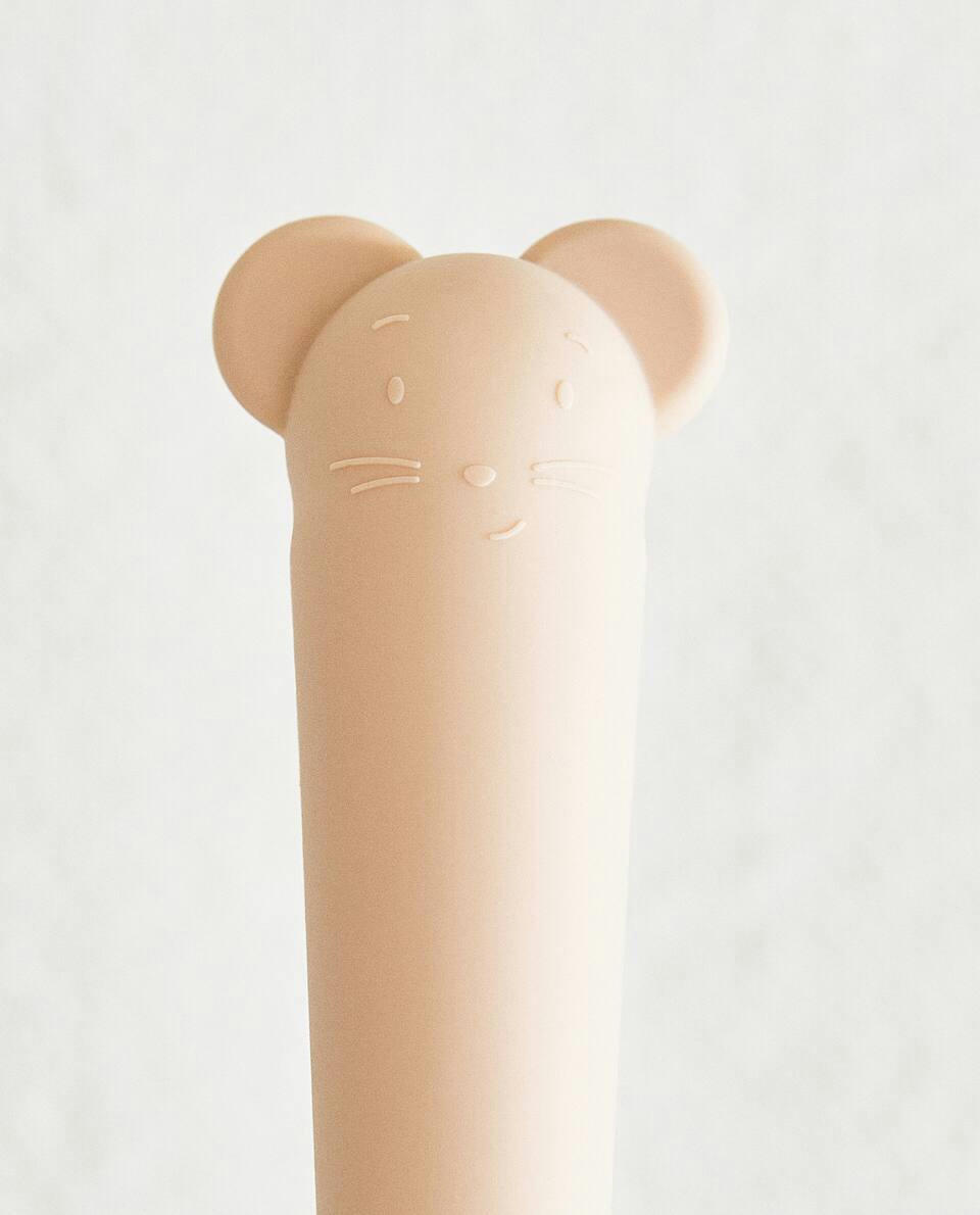 COLHER DE SILICONE EM FORMATO DE MORCEL