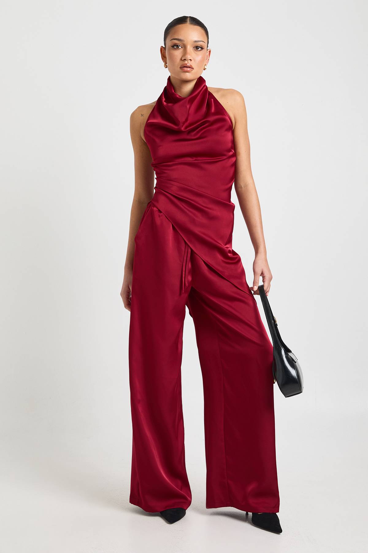 boohoo Haut En Satin À Col Bénitier Et Ourlet Asymétrique