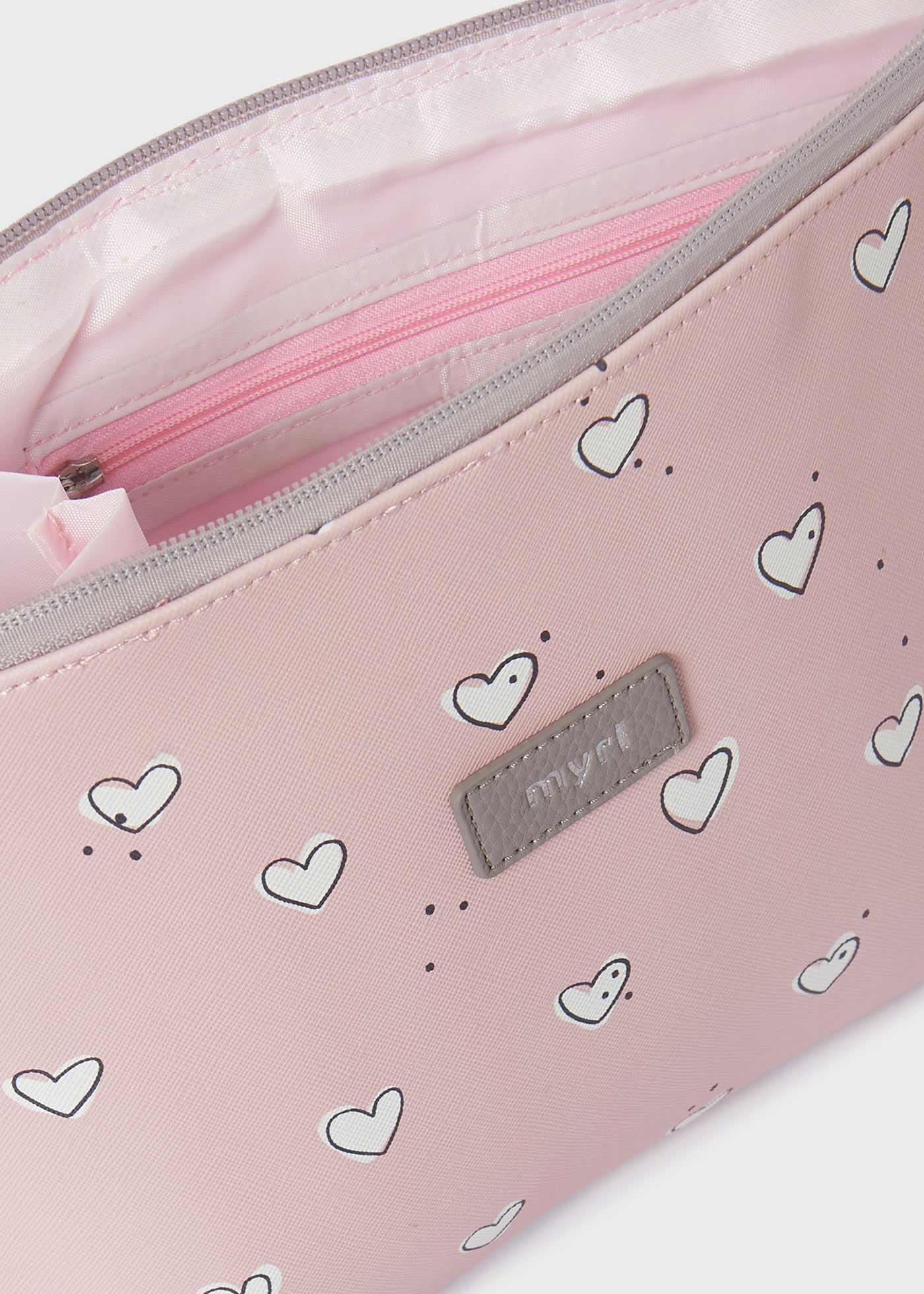 Nécessaire para bebê com fecho de velcro.