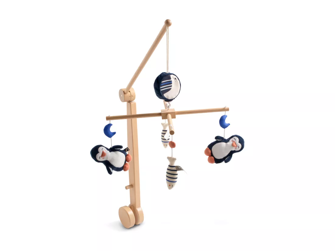 Mobile musical en bois avec jouets pingouin
