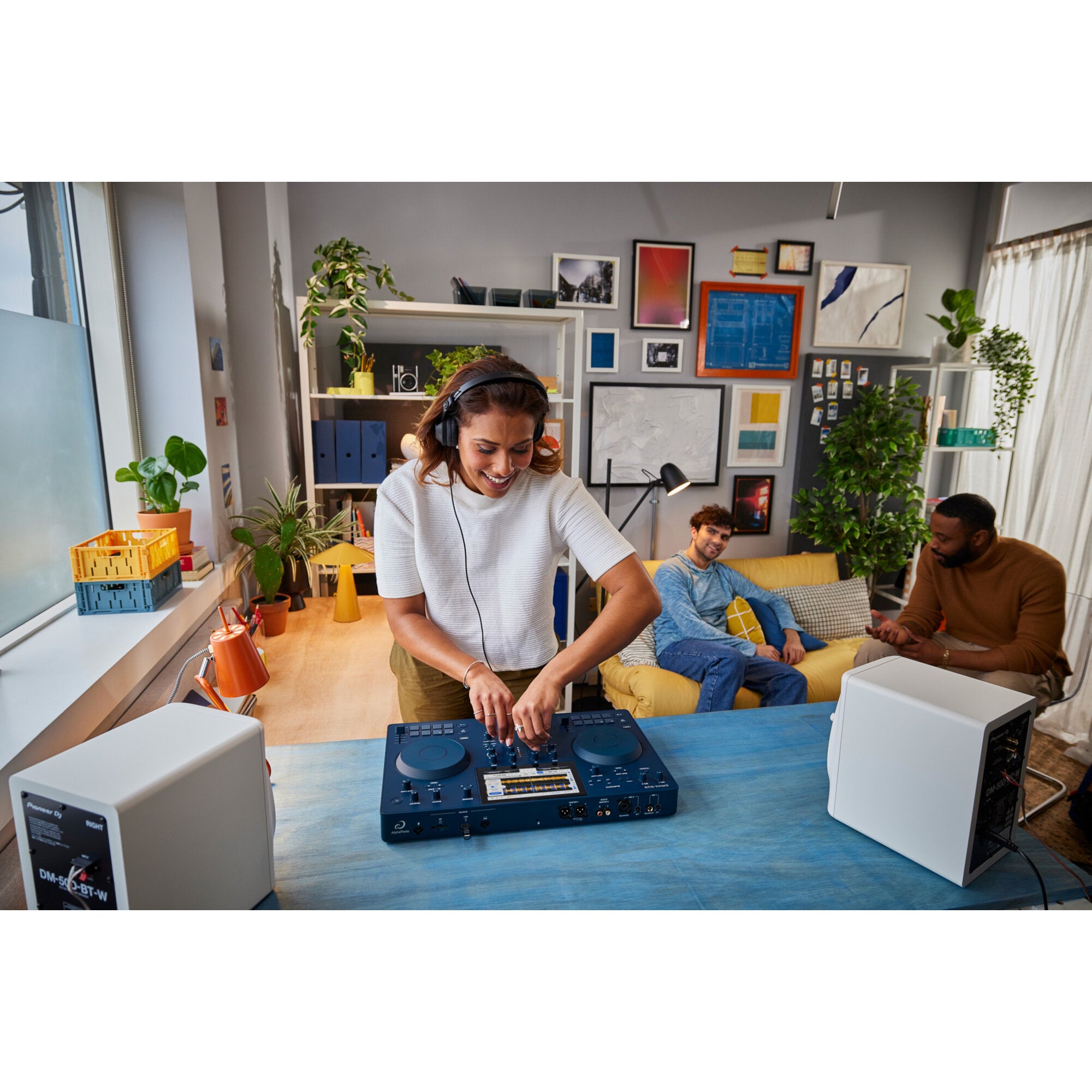 AlphaTheta Omnis-Duo all-in-one mobiel DJ-systeem