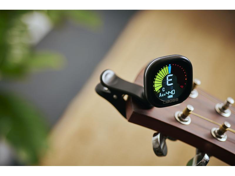 BOSS Stimmgerät TU-05 Clip-On Tuner mit grossem Farbdisplay