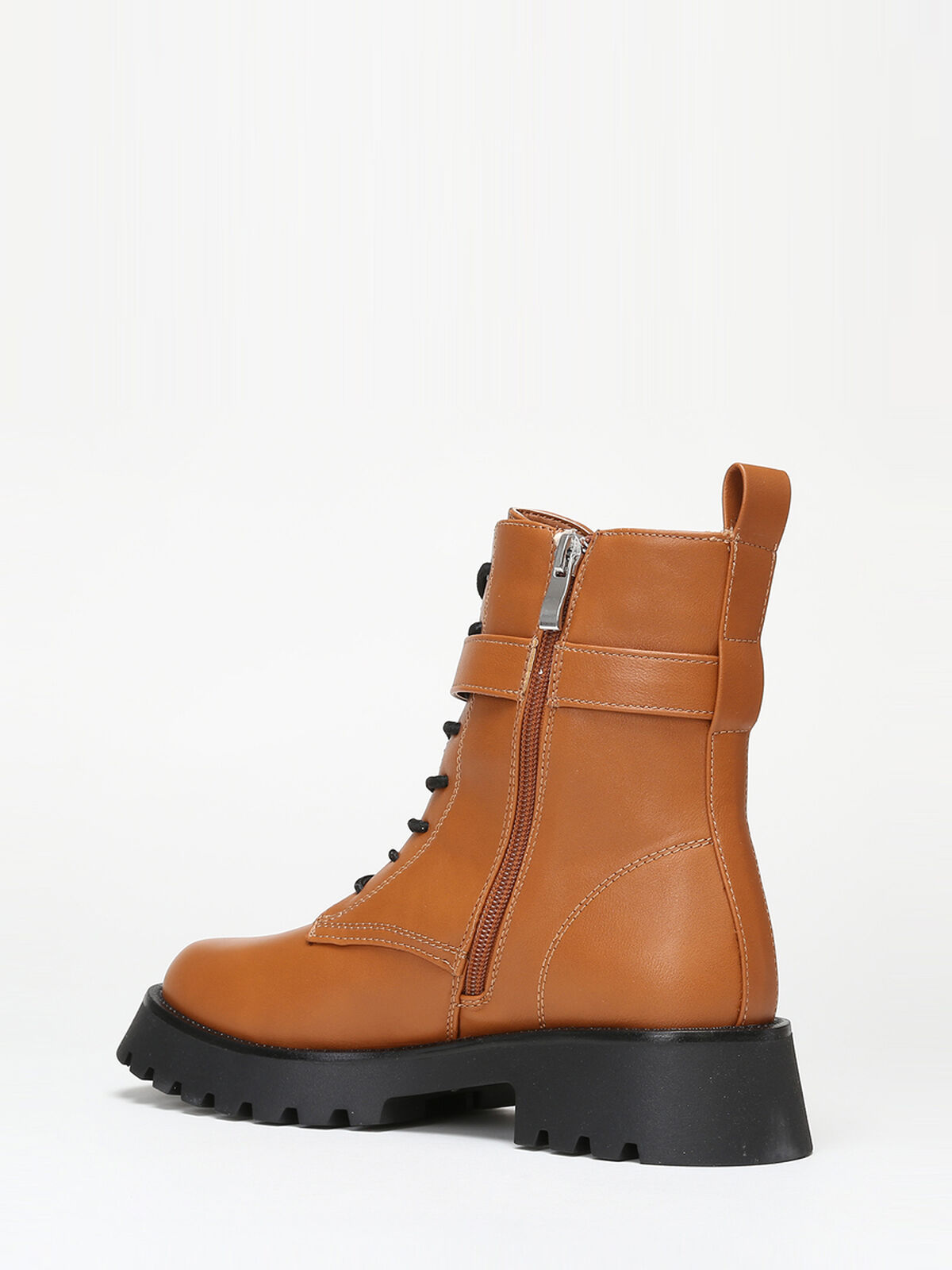 Bottines style rangers avec bride à boucle- Camel